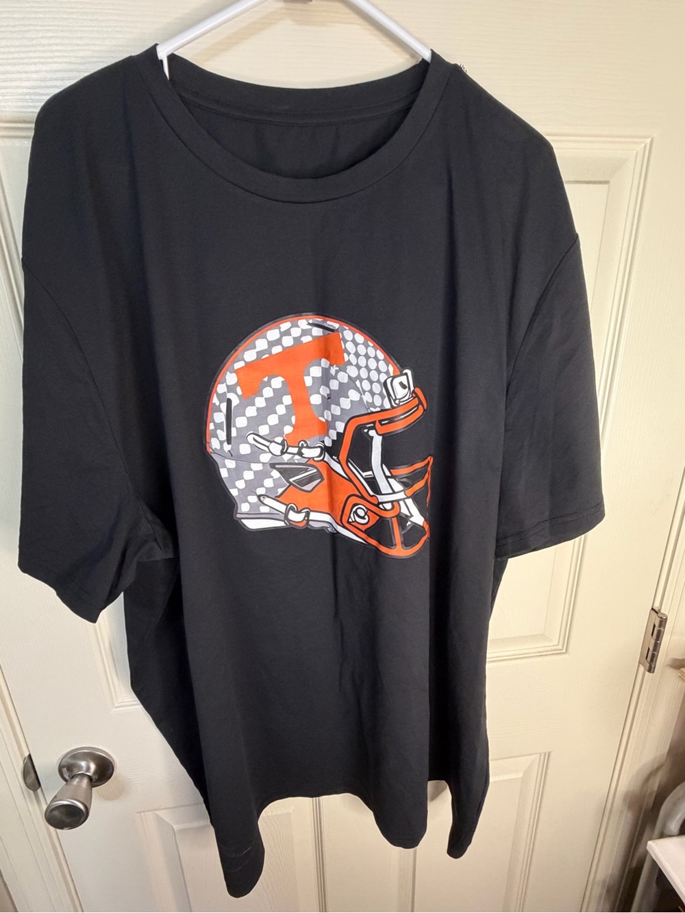 Tennessee Vols T-Shirt with Orange Football Helmet Graphic Sz 5xl